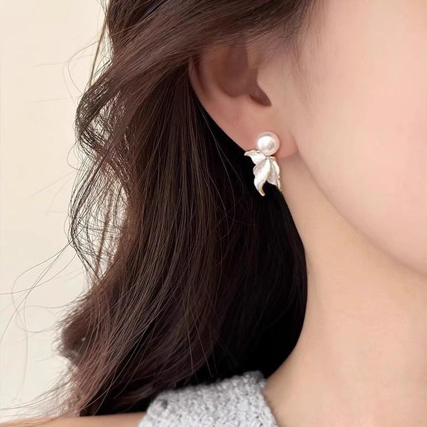 ピアス レディース パール×リーフモチーフ 魚尾風デザイン 高見え 上品 大人フェミニン 耳元アクセ 2025新作 軽量 小顔効果 ID443