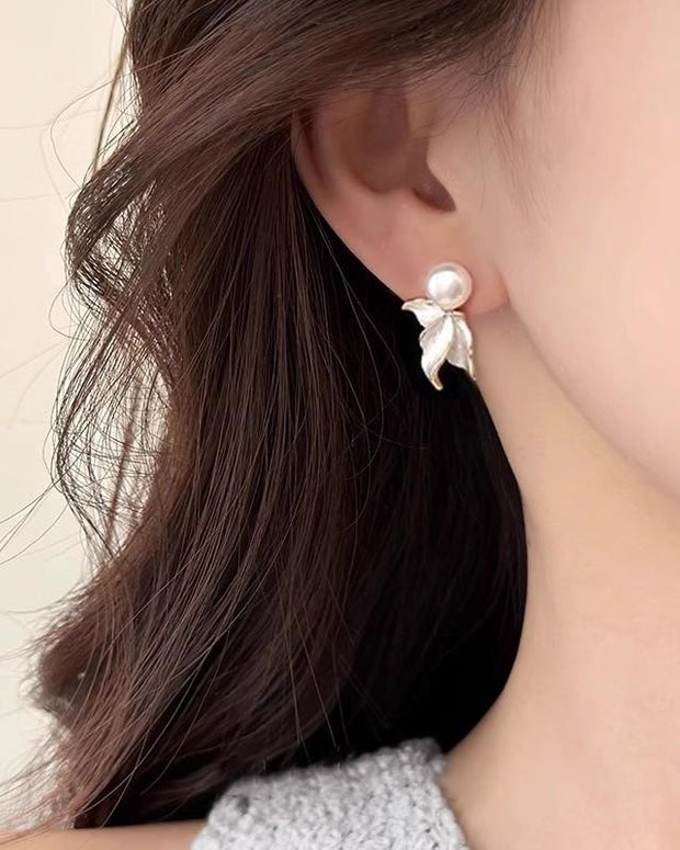 ピアス レディース パール×リーフモチーフ 魚尾風デザイン 高見え 上品 大人フェミニン 耳元アクセ 2025新作 軽量 小顔効果 ID443