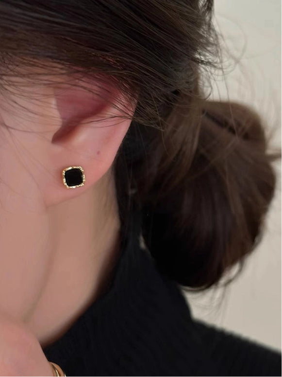 スクエア ピアス レディース 小ぶり 上品 シンプル エレガント ゴールド 縁取り ブラック ストーン 通勤 通学 デイリー アクセサリー 秋冬 新作 人気 ID1878
