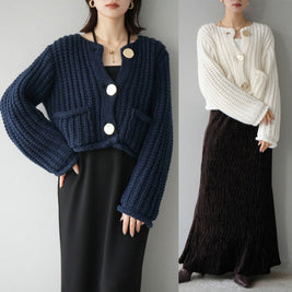 3色展開 ニットカーディガン レディース 太リブ ゆったり ショート丈 大きめボタン ポケット付き シンプル 大人可愛い フェミニン トレンド 秋冬 新作 ID2012