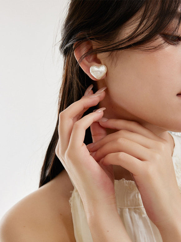 ハート型 ピアス レディース ミニマルデザイン 立体感 光沢感 シンプル おしゃれ 可愛い 小粒 フェミニン デイリー フォーマル ギフト対応 ID1251