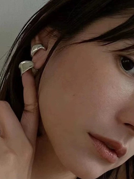 2色展開 メタルピアス レディース シンプル モードデザイン 光沢感 大人可愛い アクセサリー おしゃれ トレンドアイテム デイリーにもおすすめ ID1840