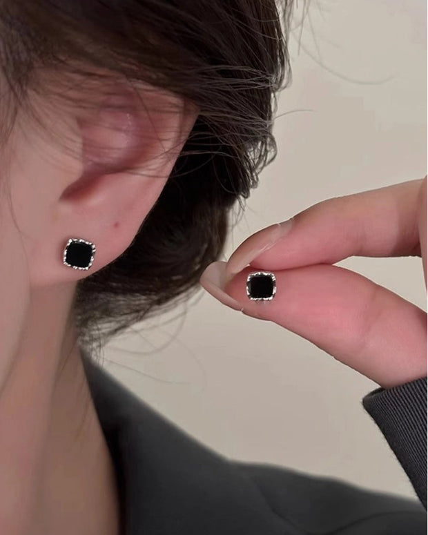 スクエア ピアス レディース 小ぶり 上品 シンプル エレガント ゴールド 縁取り ブラック ストーン 通勤 通学 デイリー アクセサリー 秋冬 新作 人気 ID1878