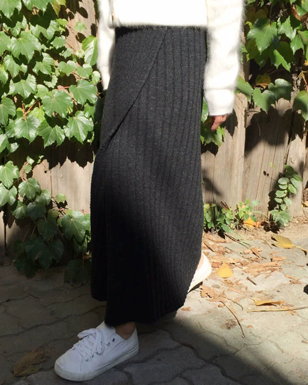 「限定価格は今だけ！」リブ編み スリット ニットスカート レディース ロング丈 体型カバー 上品 きれいめ 大人カジュアル 秋冬 ボトムス トレンド 通勤 おしゃれ ID2265