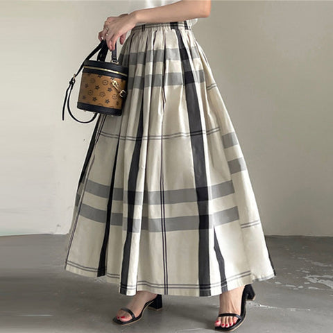 ID126 Skirt, loose, flared silhouette, elastic waist, stretchy, figure-hugging, feminine, elegant, stylish, clean-cut 