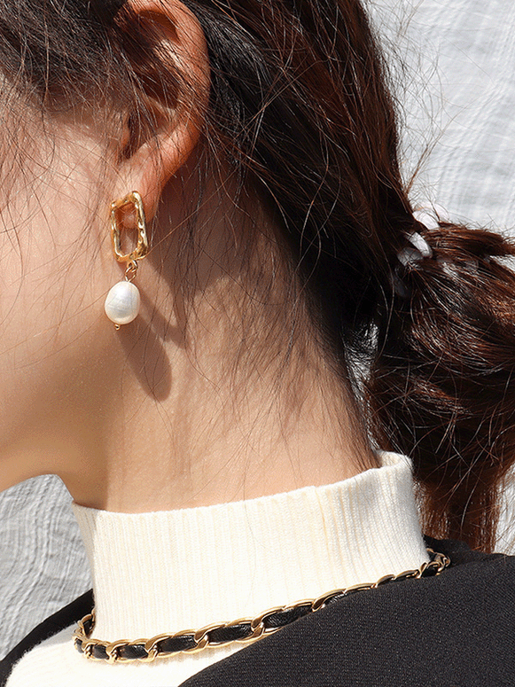【755】不規則ジオメトリ パール ピアス レディース 揺れる チェーン 大人可愛い 高級感 シンプル フェミニン おしゃれ アクセサリー