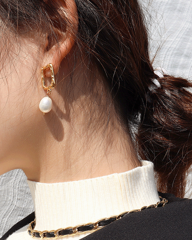 【755】不規則ジオメトリ パール ピアス レディース 揺れる チェーン 大人可愛い 高級感 シンプル フェミニン おしゃれ アクセサリー