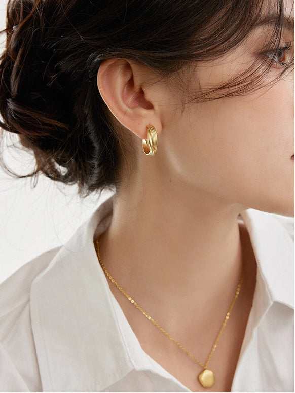 2色展開 フープピアス ゴールド展開 マットメタル 多層リング風 レディース シンプル 通勤 デイリー おしゃれ 韓国風 小ぶりサイズ ID1258