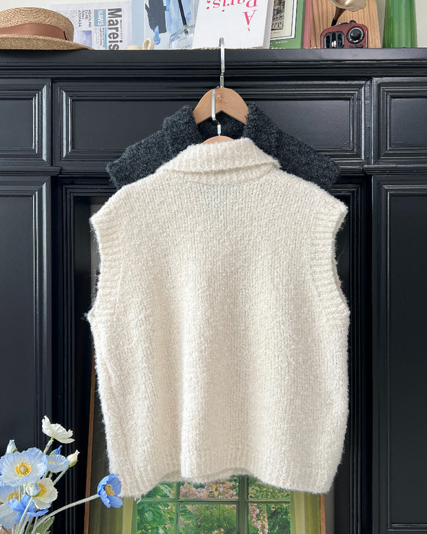2色展開 立ち襟 ニット ベスト レディース 前ボタン ゆったり 体型カバー レイヤードコーデ 秋冬 おしゃれ カジュアル シンプル アウターベスト ふわもこ 防寒 デイリーに使える 大人女子 ニットジレ ID2318