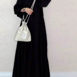 ID124 One-piece dress, V-neck, loose, simple, plain, long length, 9/10 sleeves, balloon sleeves, figure-covering, feminine, elegant, stylish, clean-cut 