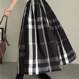 ID126 Skirt, loose, flared silhouette, elastic waist, stretchy, figure-hugging, feminine, elegant, stylish, clean-cut 