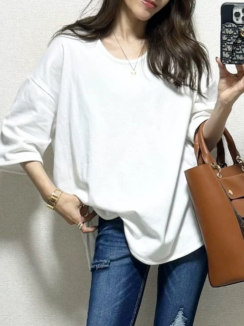 ID122 T-shirt, loose fitting, simple, plain, white, mid-length, short sleeves, layered style, casual, basic outfit, clean-cut, stylish, easy to mix and match 