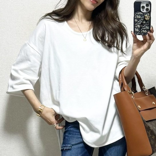 ID122 T-shirt, loose fitting, simple, plain, white, mid-length, short sleeves, layered style, casual, basic outfit, clean-cut, stylish, easy to mix and match 