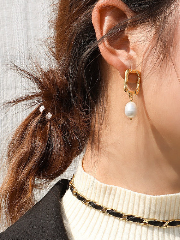 【755】不規則ジオメトリ パール ピアス レディース 揺れる チェーン 大人可愛い 高級感 シンプル フェミニン おしゃれ アクセサリー