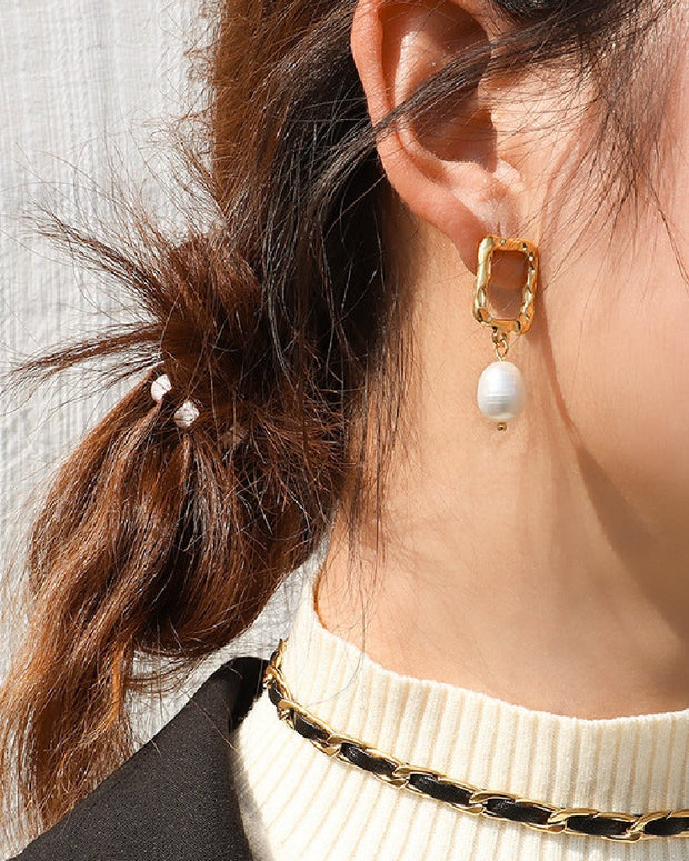 【755】不規則ジオメトリ パール ピアス レディース 揺れる チェーン 大人可愛い 高級感 シンプル フェミニン おしゃれ アクセサリー