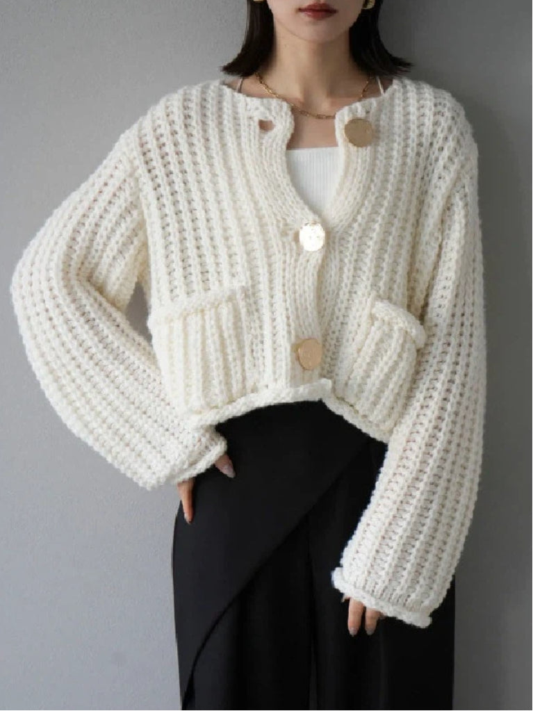 3色展開 ニットカーディガン レディース 太リブ ゆったり ショート丈 大きめボタン ポケット付き シンプル 大人可愛い フェミニン トレンド 秋冬 新作 ID2012