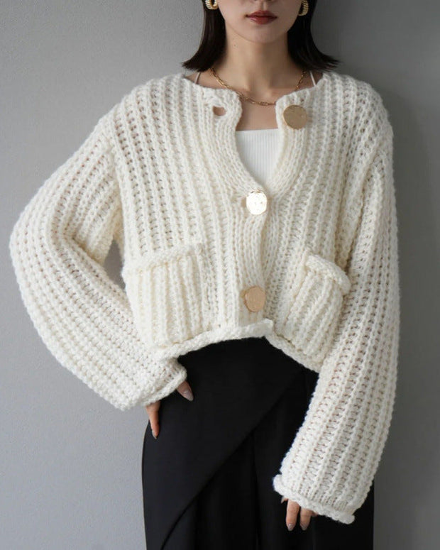 3色展開 ニットカーディガン レディース 太リブ ゆったり ショート丈 大きめボタン ポケット付き シンプル 大人可愛い フェミニン トレンド 秋冬 新作 ID2012